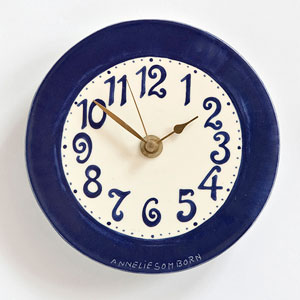 runde blaue Uhr - Fliesenmalerei von Annelie Somborn